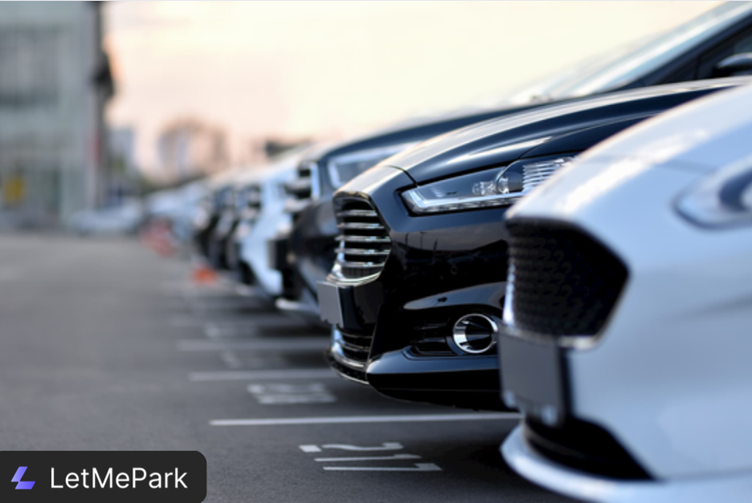 Automóviles en un parking